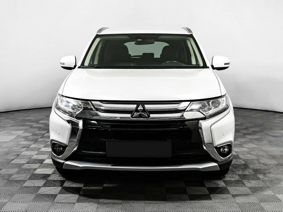 Mitsubishi Outlander с пробегом — 2017 год. Фото: #1