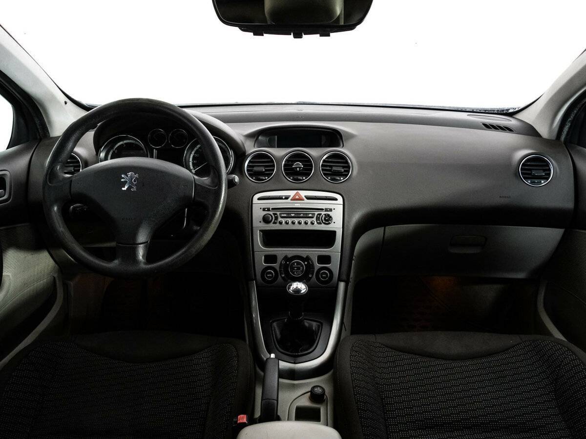 Peugeot 308 с пробегом — 2008 год. Фото: #9