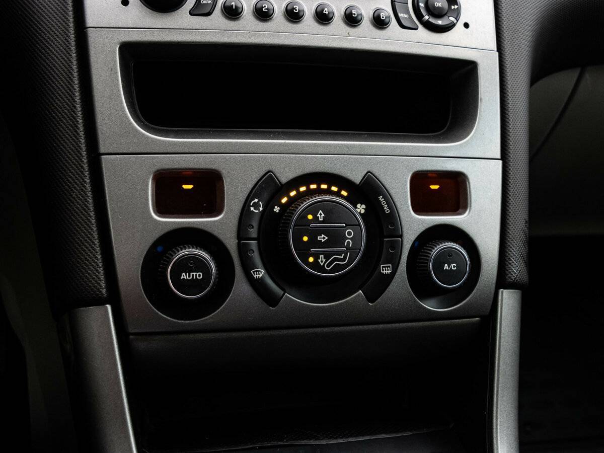 Peugeot 308 с пробегом — 2008 год. Фото: #11