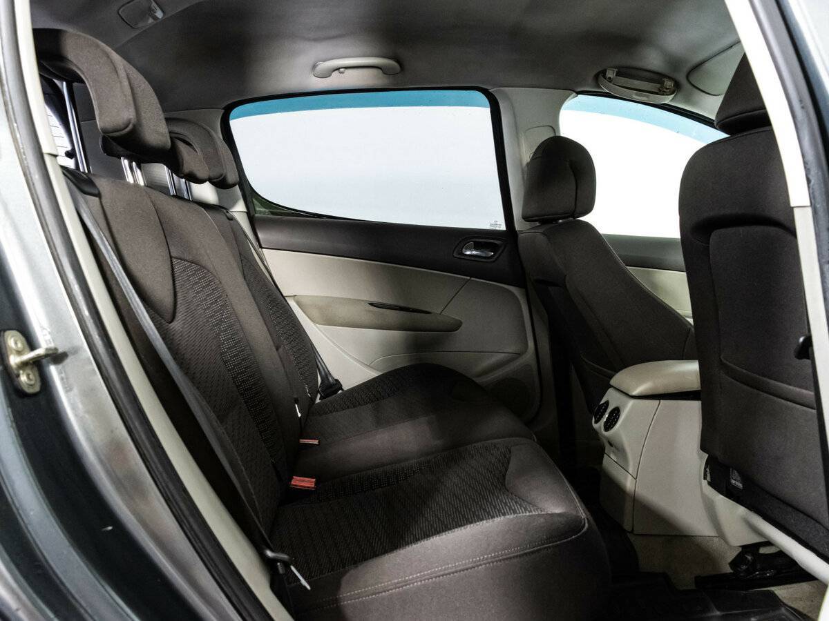 Peugeot 308 с пробегом — 2008 год. Фото: #12