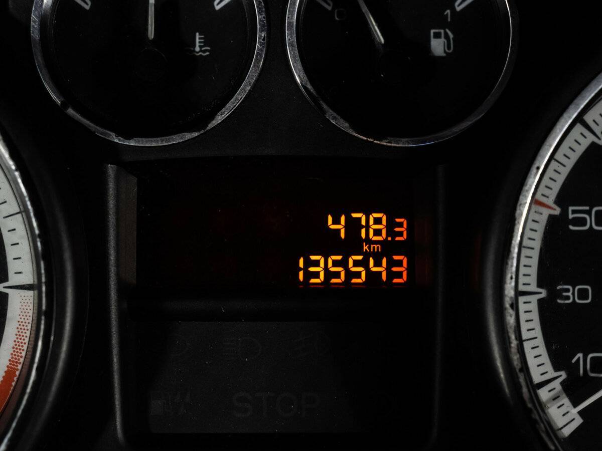 Peugeot 308 с пробегом — 2008 год. Фото: #13