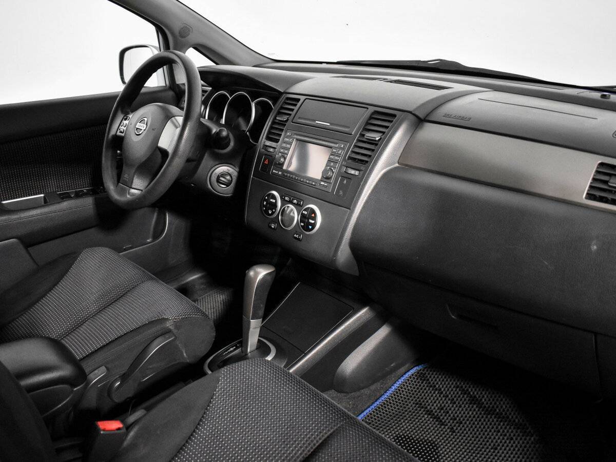 Nissan Tiida с пробегом — 2010 год. Фото: #12