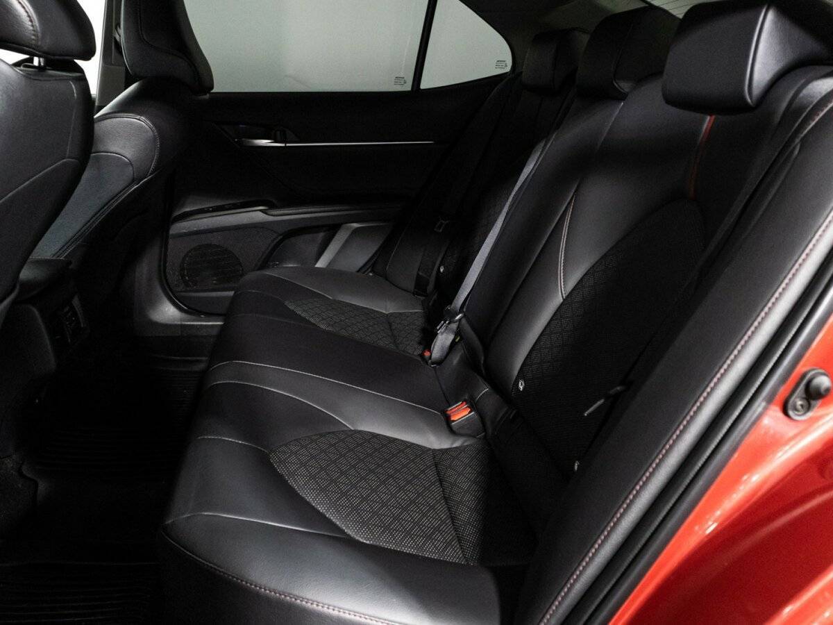 Toyota Camry с пробегом — 2021 год. Фото: #9