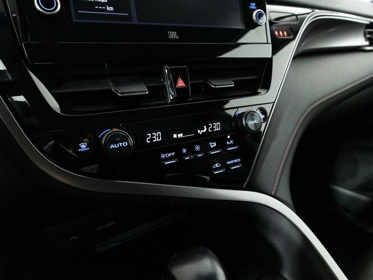 Toyota Camry с пробегом — 2021 год. Фото: #17