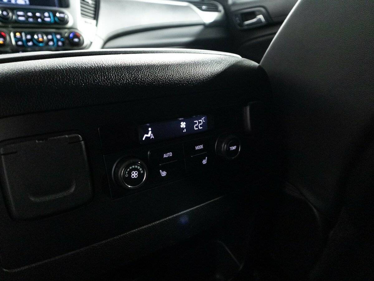 Chevrolet Tahoe с пробегом — 2016 год. Фото: #21