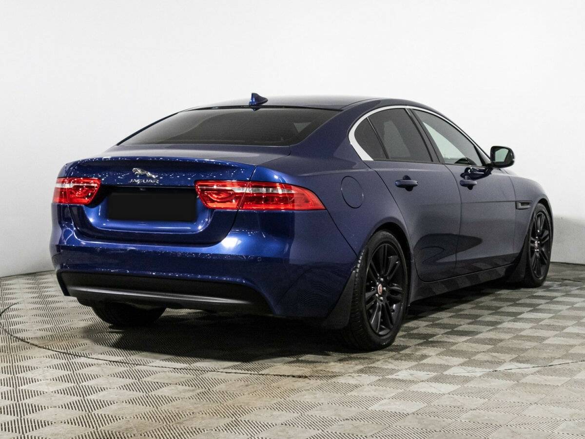 Jaguar XE с пробегом — 2015 год. Фото: #4