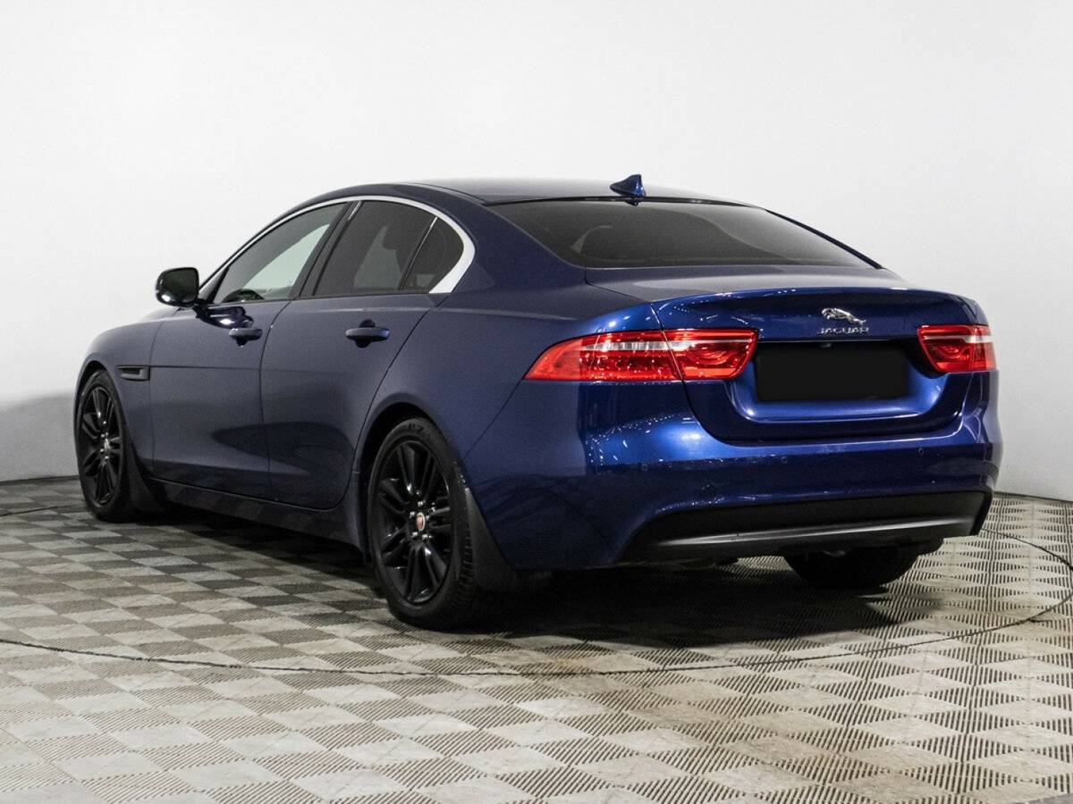 Jaguar XE с пробегом — 2015 год. Фото: #6