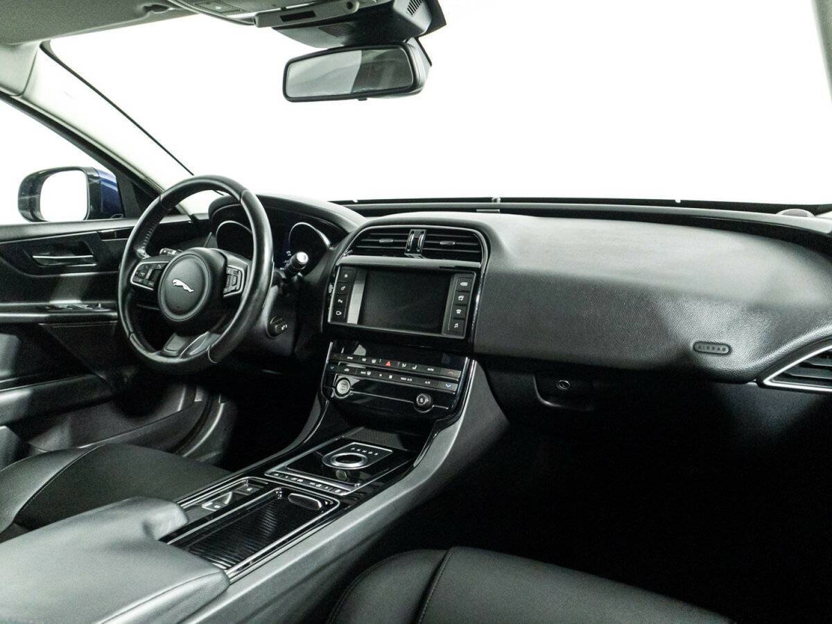 Jaguar XE с пробегом — 2015 год. Фото: #8