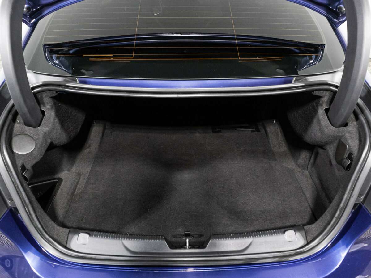 Jaguar XE с пробегом — 2015 год. Фото: #14