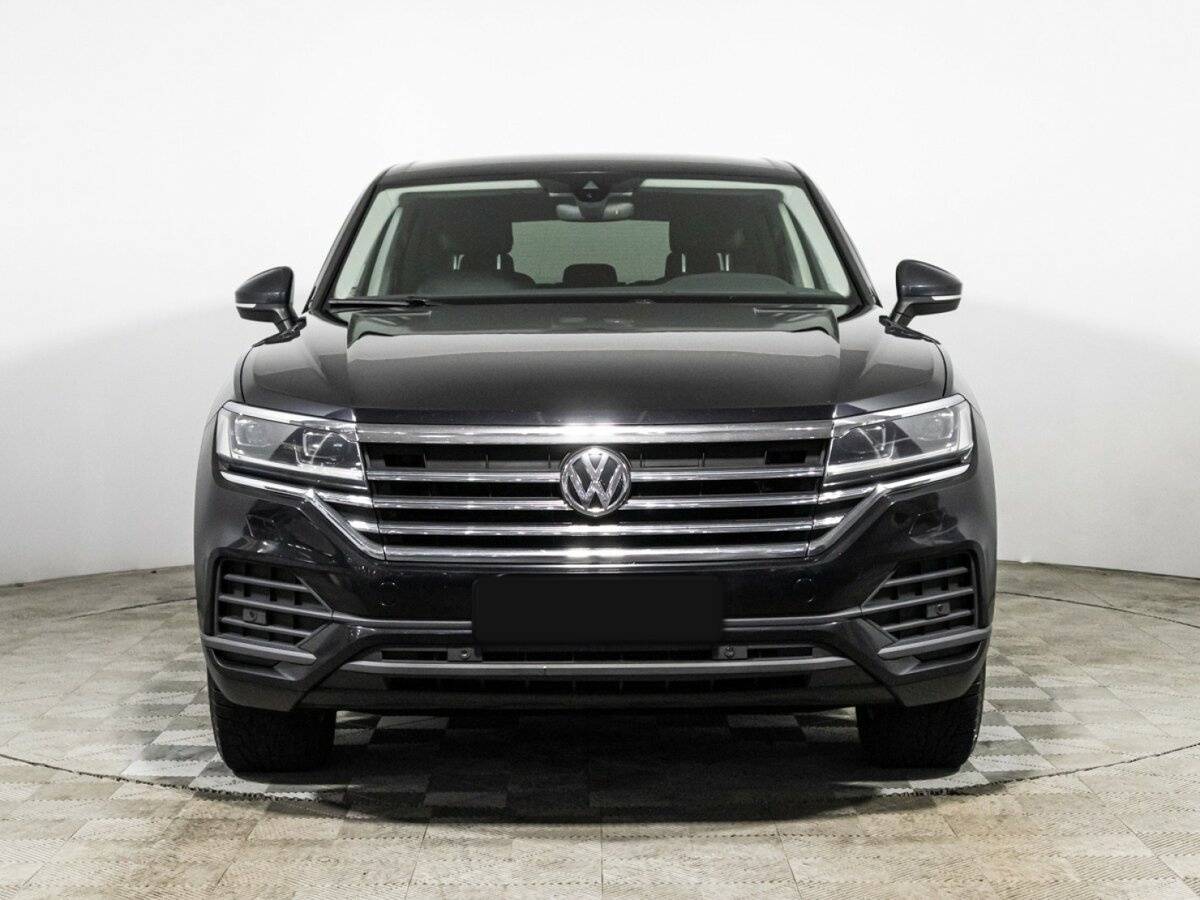 Volkswagen Touareg с пробегом — 2018 год. Фото: #1