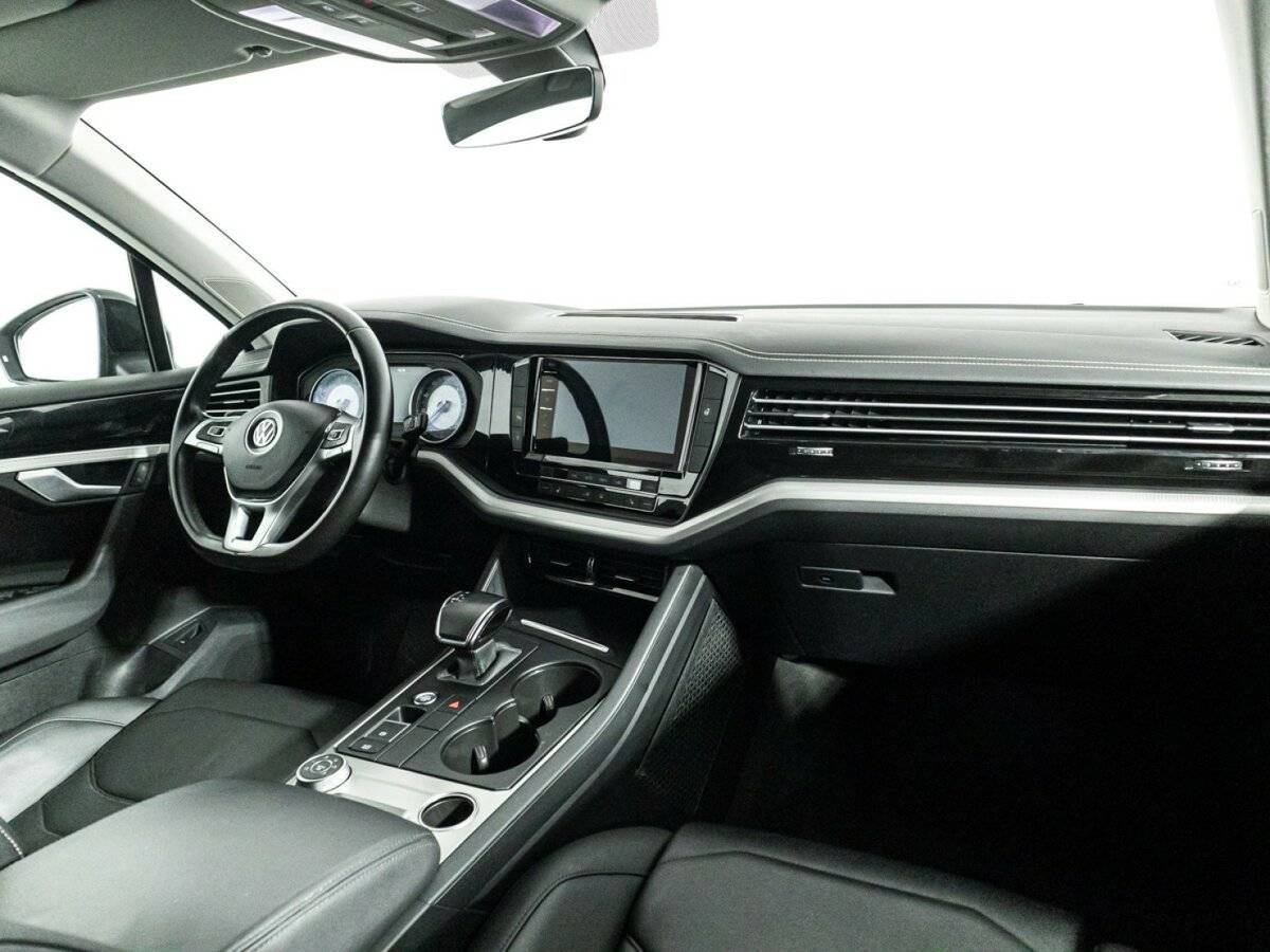 Volkswagen Touareg с пробегом — 2018 год. Фото: #8