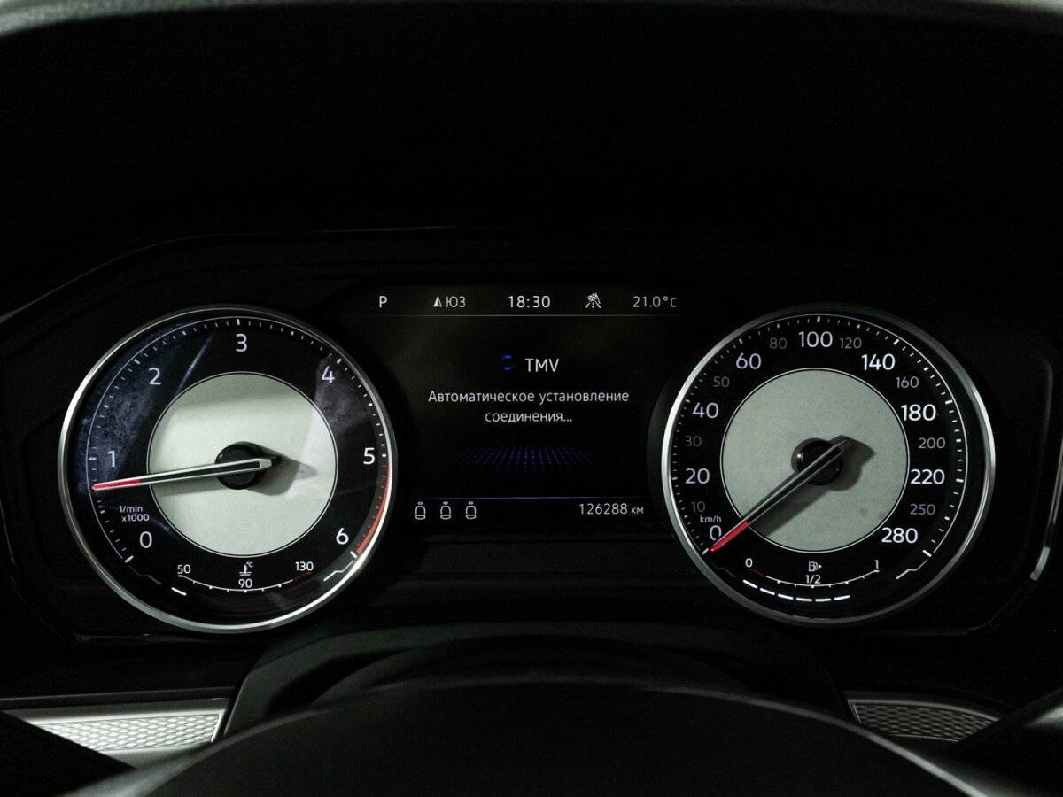 Volkswagen Touareg с пробегом — 2018 год. Фото: #11