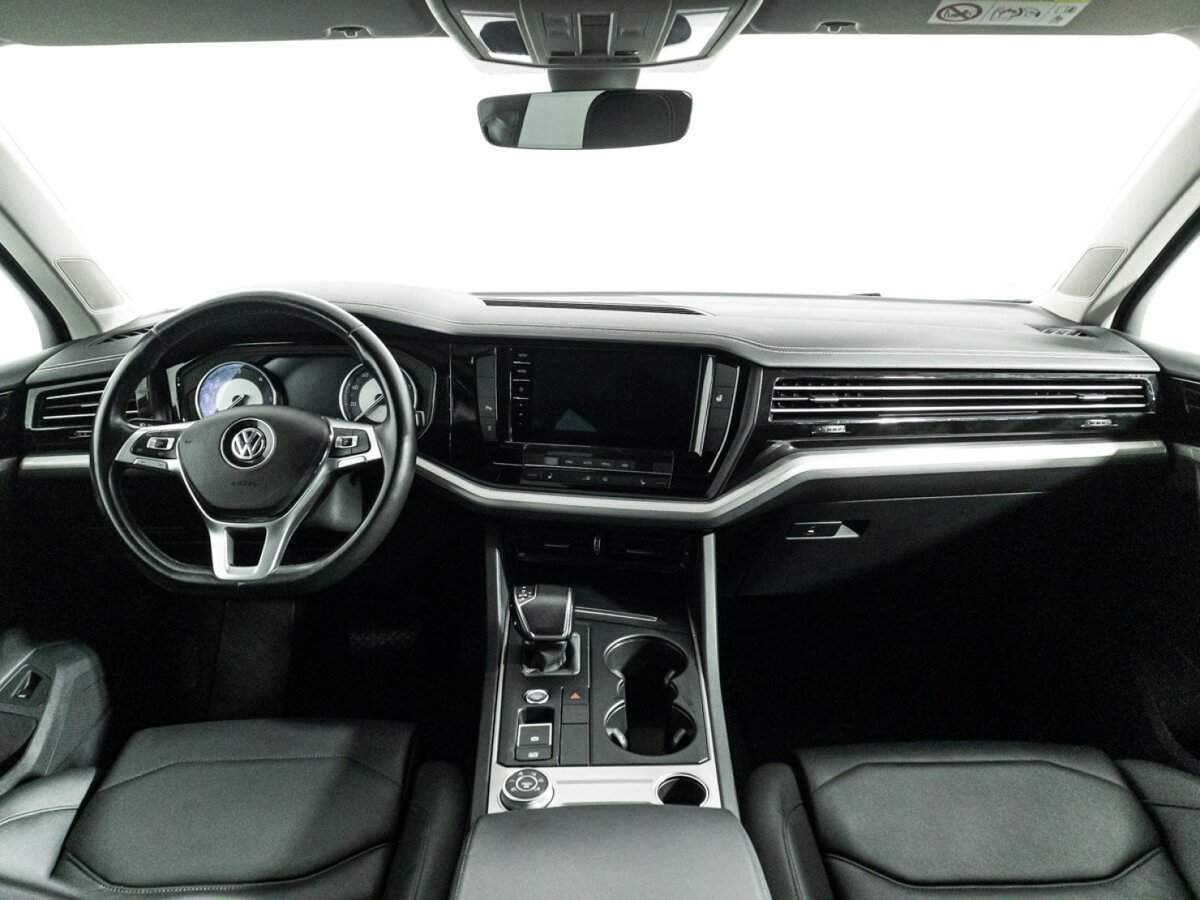 Volkswagen Touareg с пробегом — 2018 год. Фото: #12