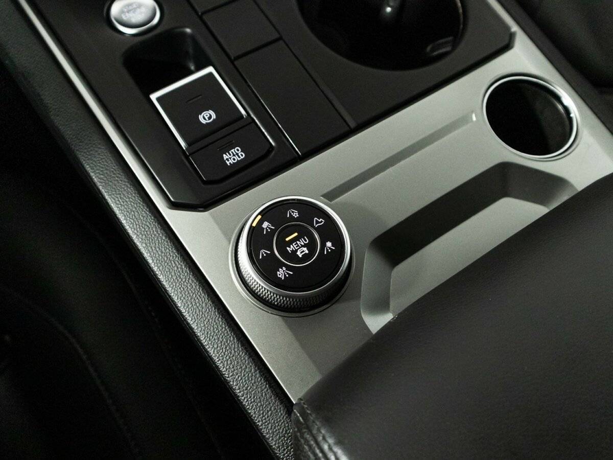 Volkswagen Touareg с пробегом — 2018 год. Фото: #17