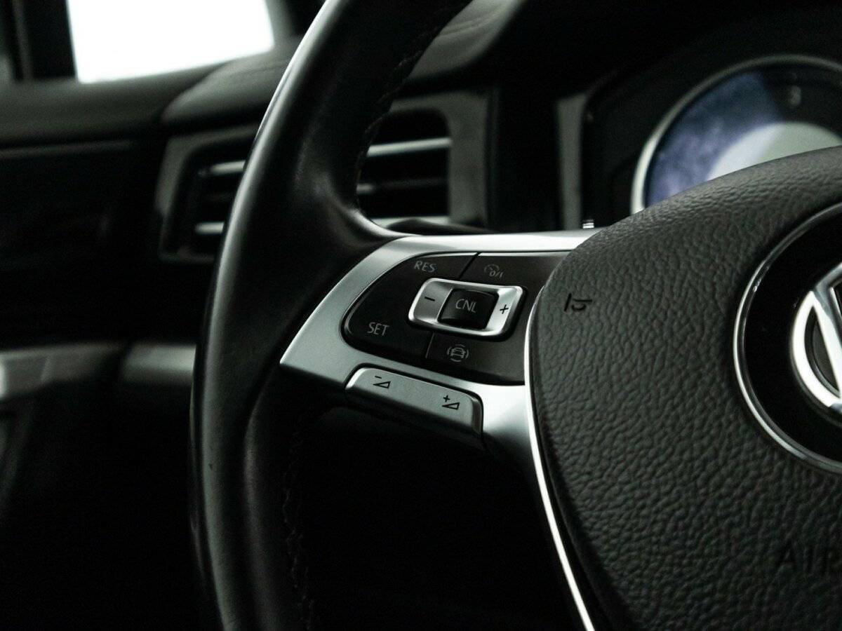 Volkswagen Touareg с пробегом — 2018 год. Фото: #19