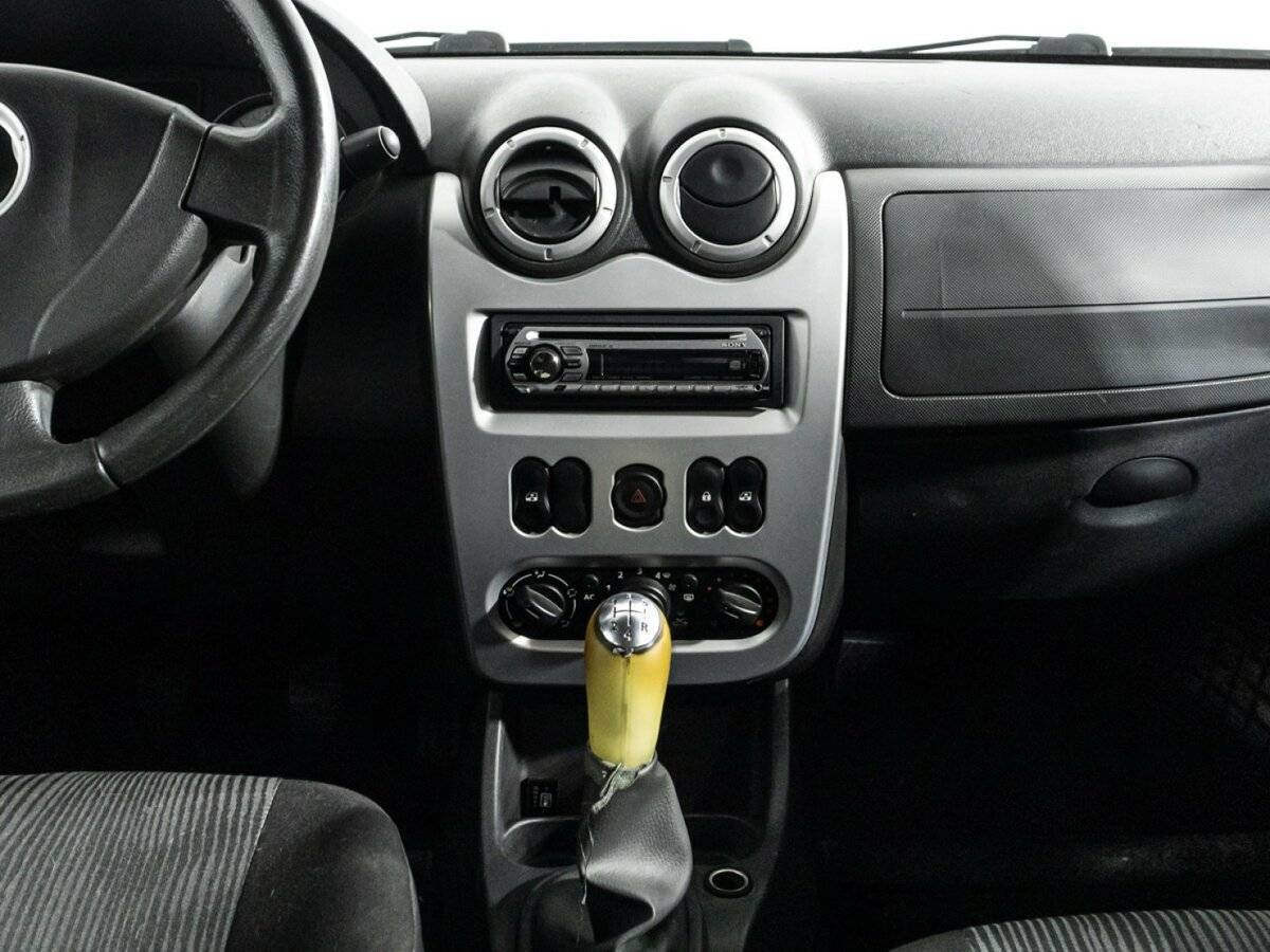 Renault Logan с пробегом — 2012 год. Фото: #13