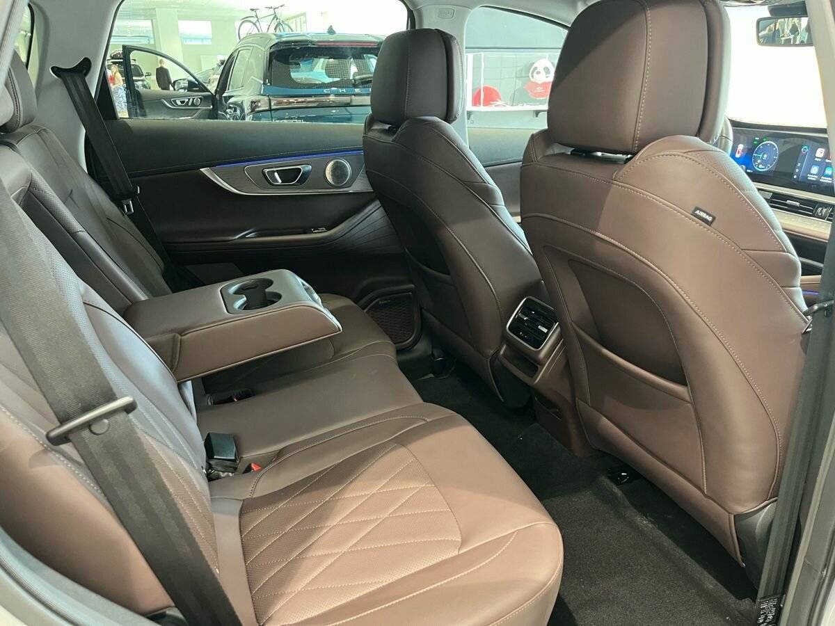 Chery Tiggo 8 Pro Plug-in Hybrid с пробегом — 2023 год. Фото: #14