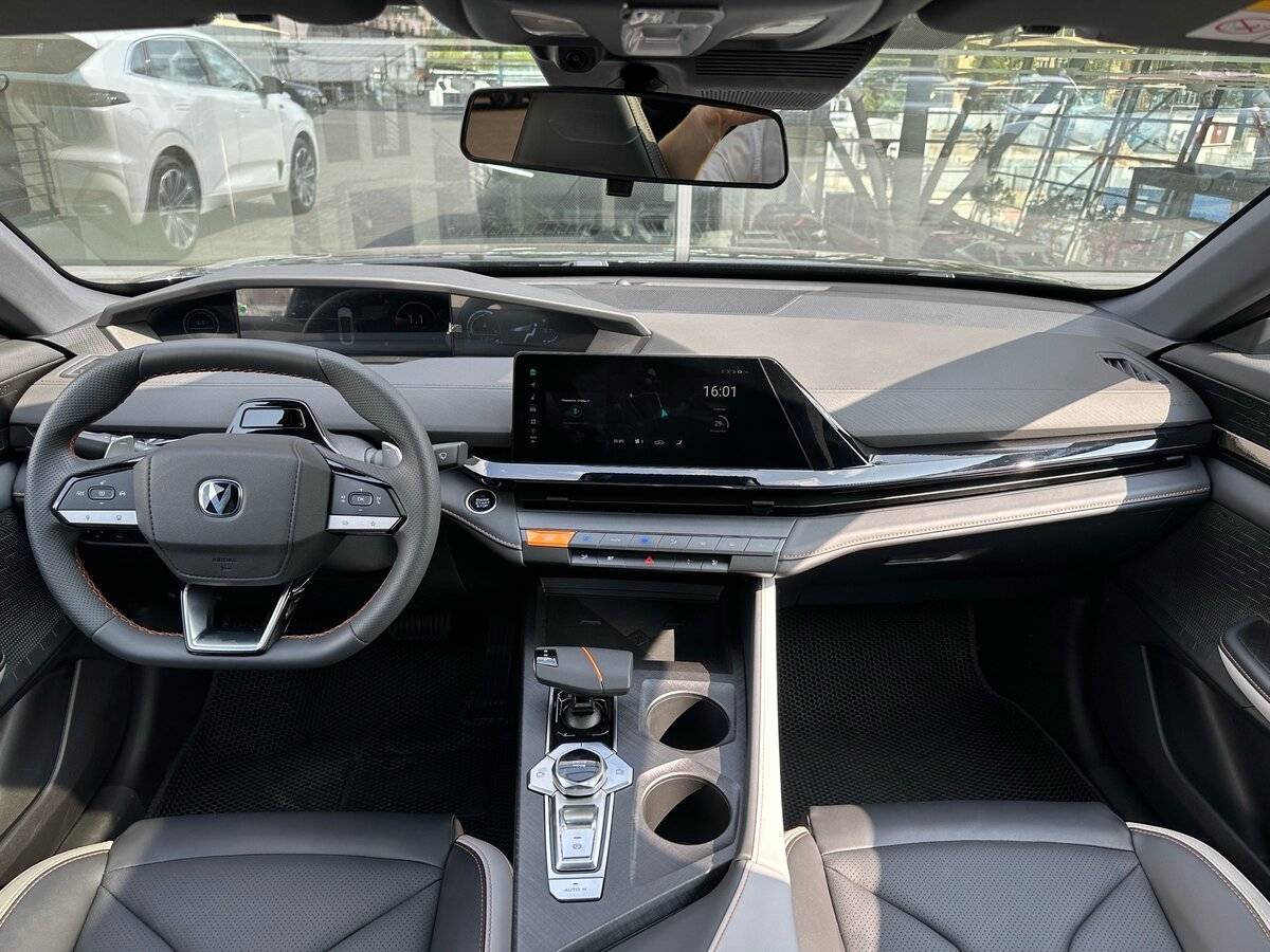 Changan UNI-V с пробегом — 2024 год. Фото: #8