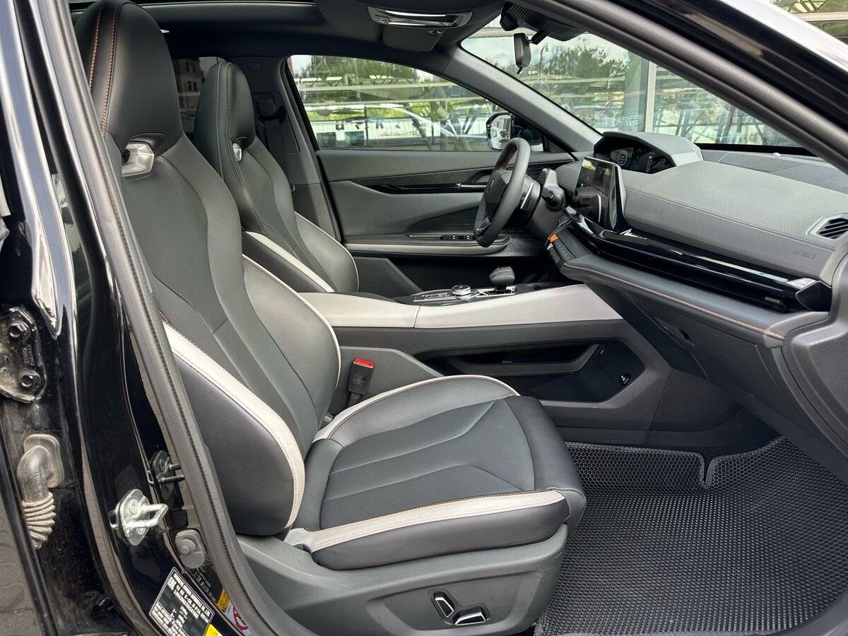 Changan UNI-V с пробегом — 2024 год. Фото: #13