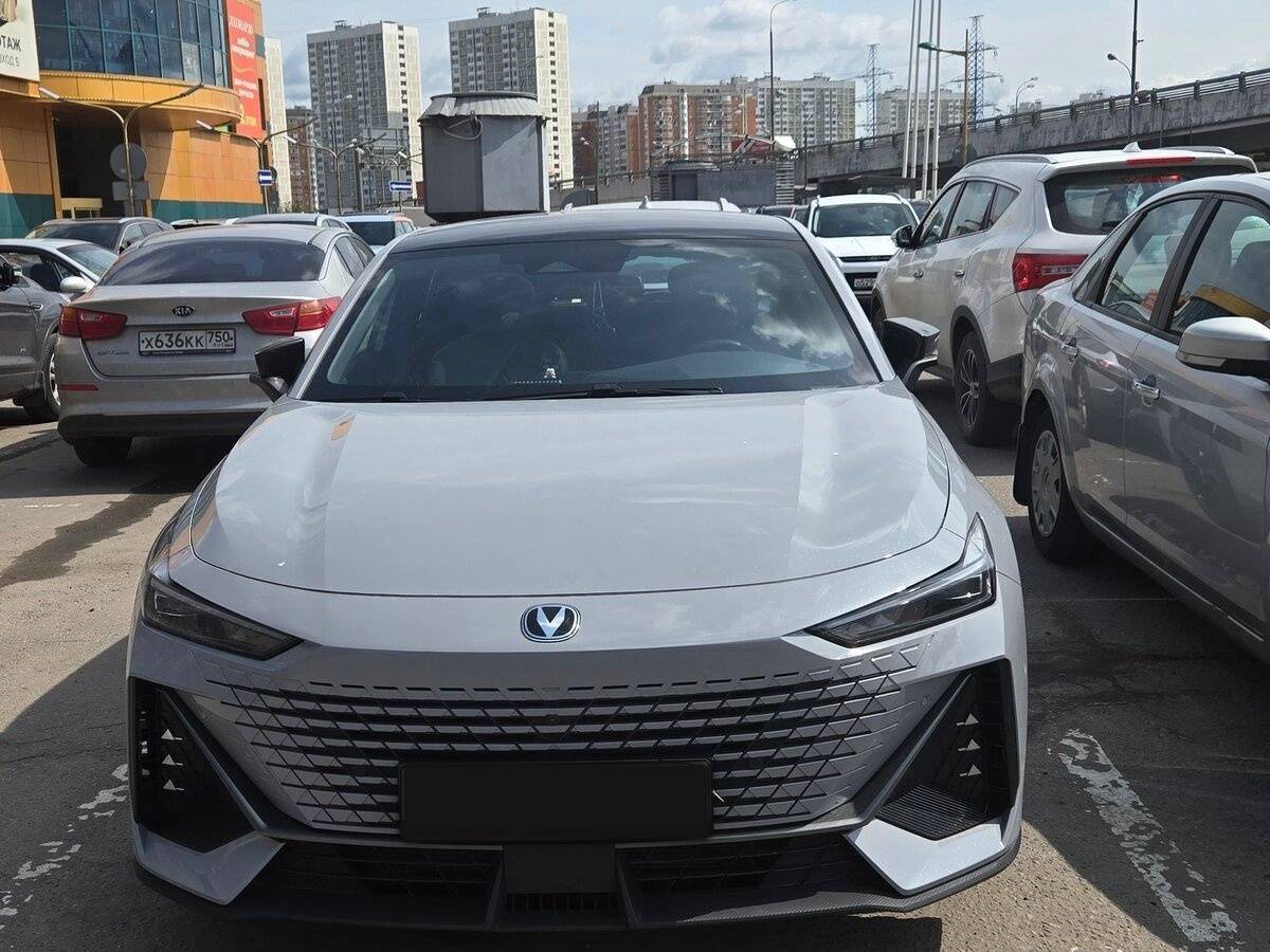 Changan UNI-V с пробегом — 2023 год. Фото: #1
