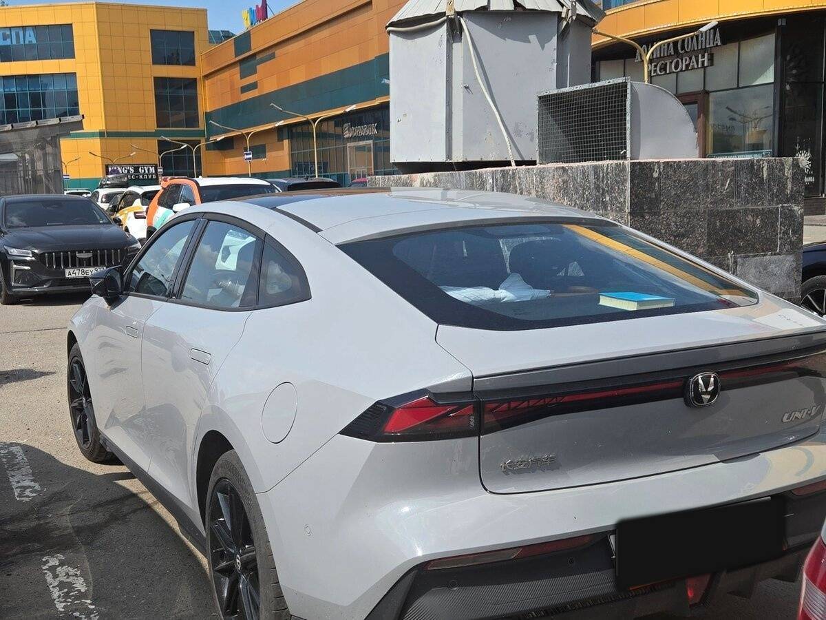 Changan UNI-V с пробегом — 2023 год. Фото: #3