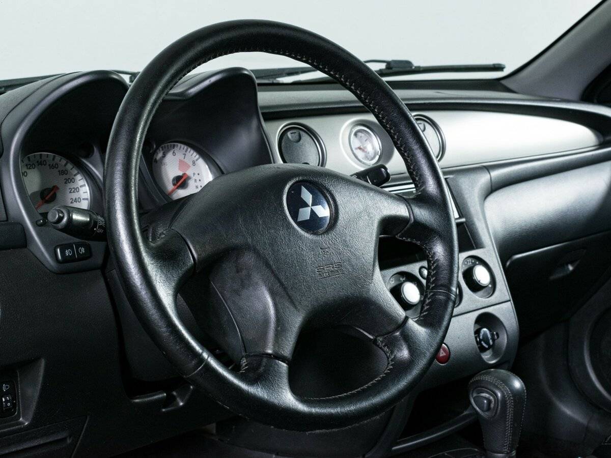 Mitsubishi Outlander с пробегом — 2006 год. Фото: #11