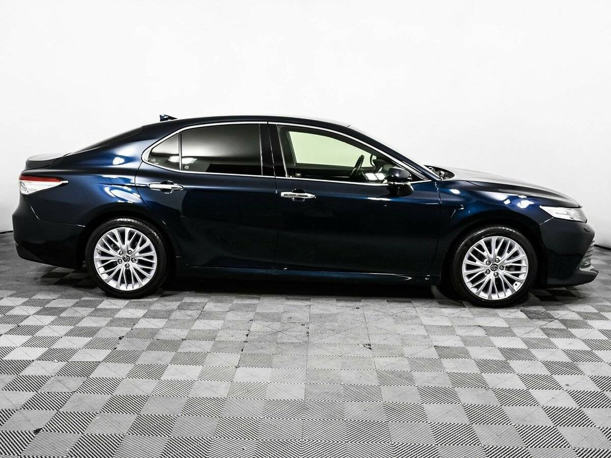 Toyota Camry с пробегом — 2018 год. Фото: #3