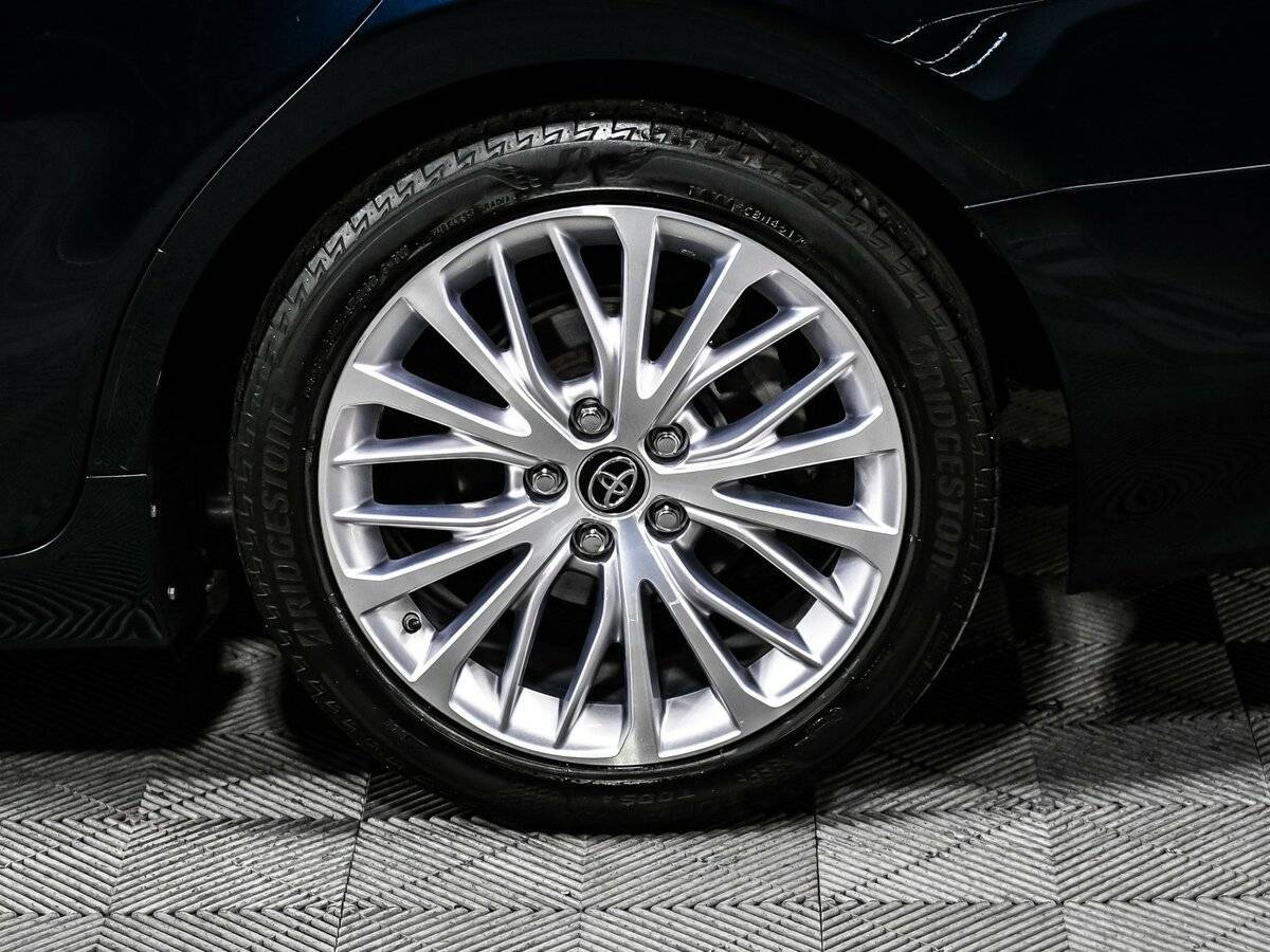 Toyota Camry с пробегом — 2018 год. Фото: #13