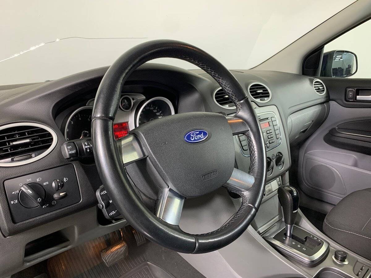 Ford Focus с пробегом — 2010 год. Фото: #10