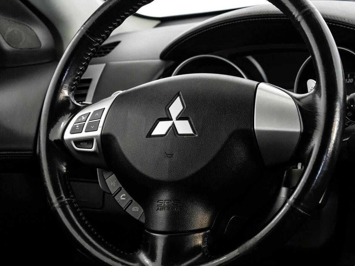 Mitsubishi Outlander с пробегом — 2010 год. Фото: #10