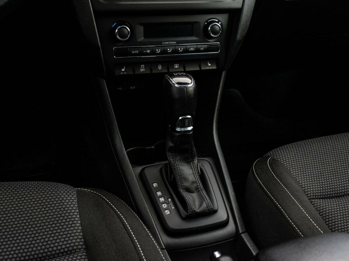 Skoda Rapid с пробегом — 2015 год. Фото: #11