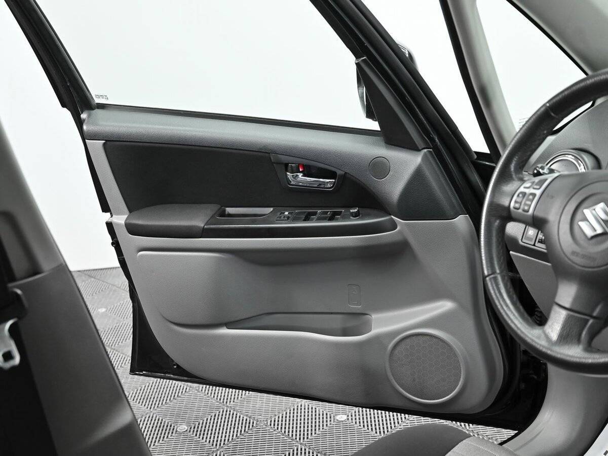 Suzuki SX4 с пробегом — 2011 год. Фото: #5
