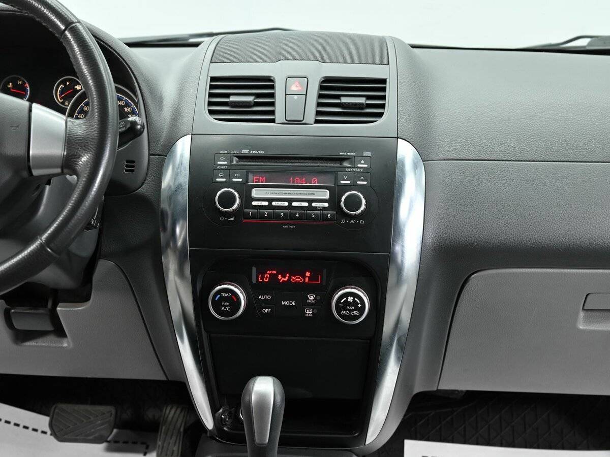Suzuki SX4 с пробегом — 2011 год. Фото: #8