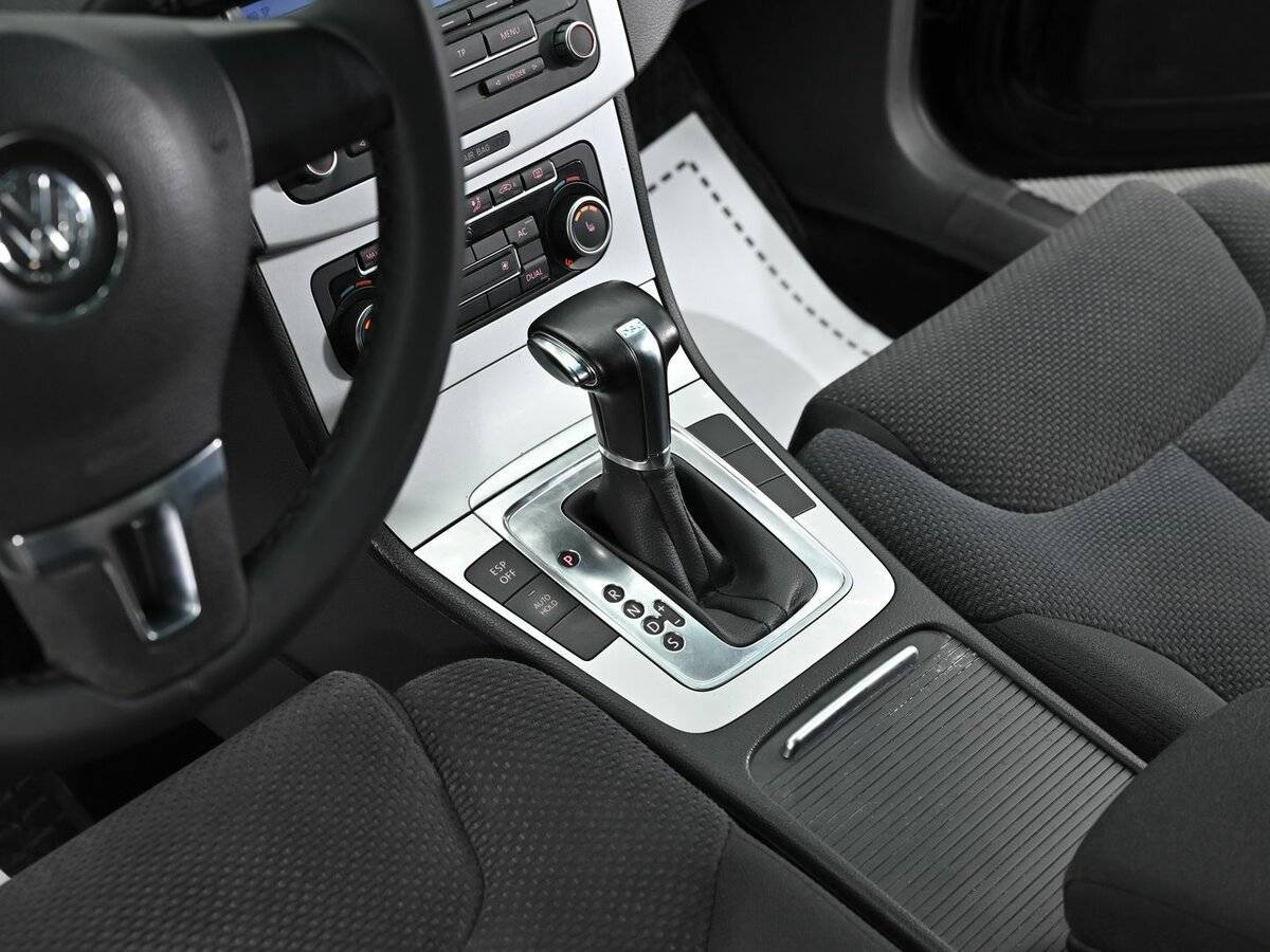 Volkswagen Passat с пробегом — 2010 год. Фото: #10