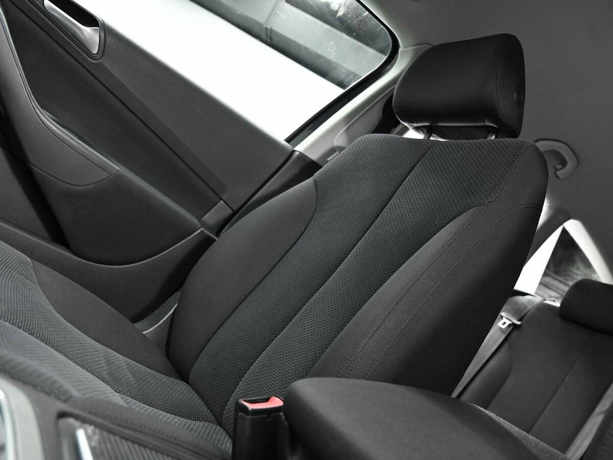 Volkswagen Passat с пробегом — 2010 год. Фото: #11