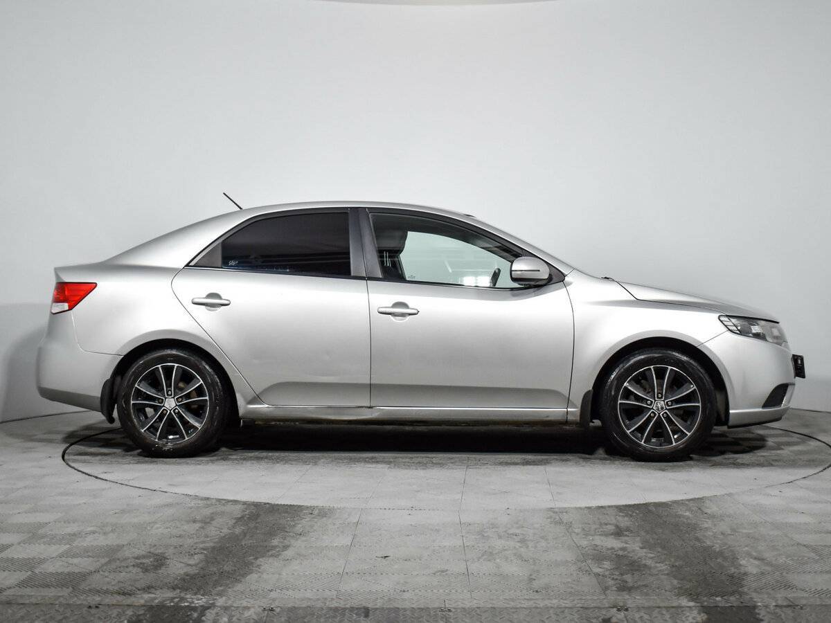 Kia Cerato с пробегом — 2010 год. Фото: #3