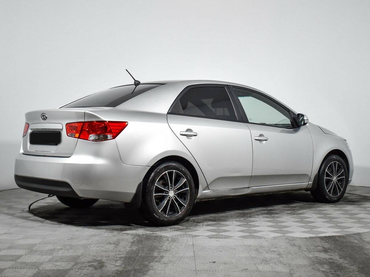 Kia Cerato с пробегом — 2010 год. Фото: #4