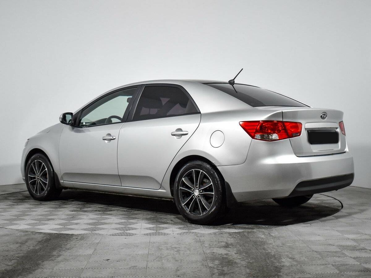 Kia Cerato с пробегом — 2010 год. Фото: #6