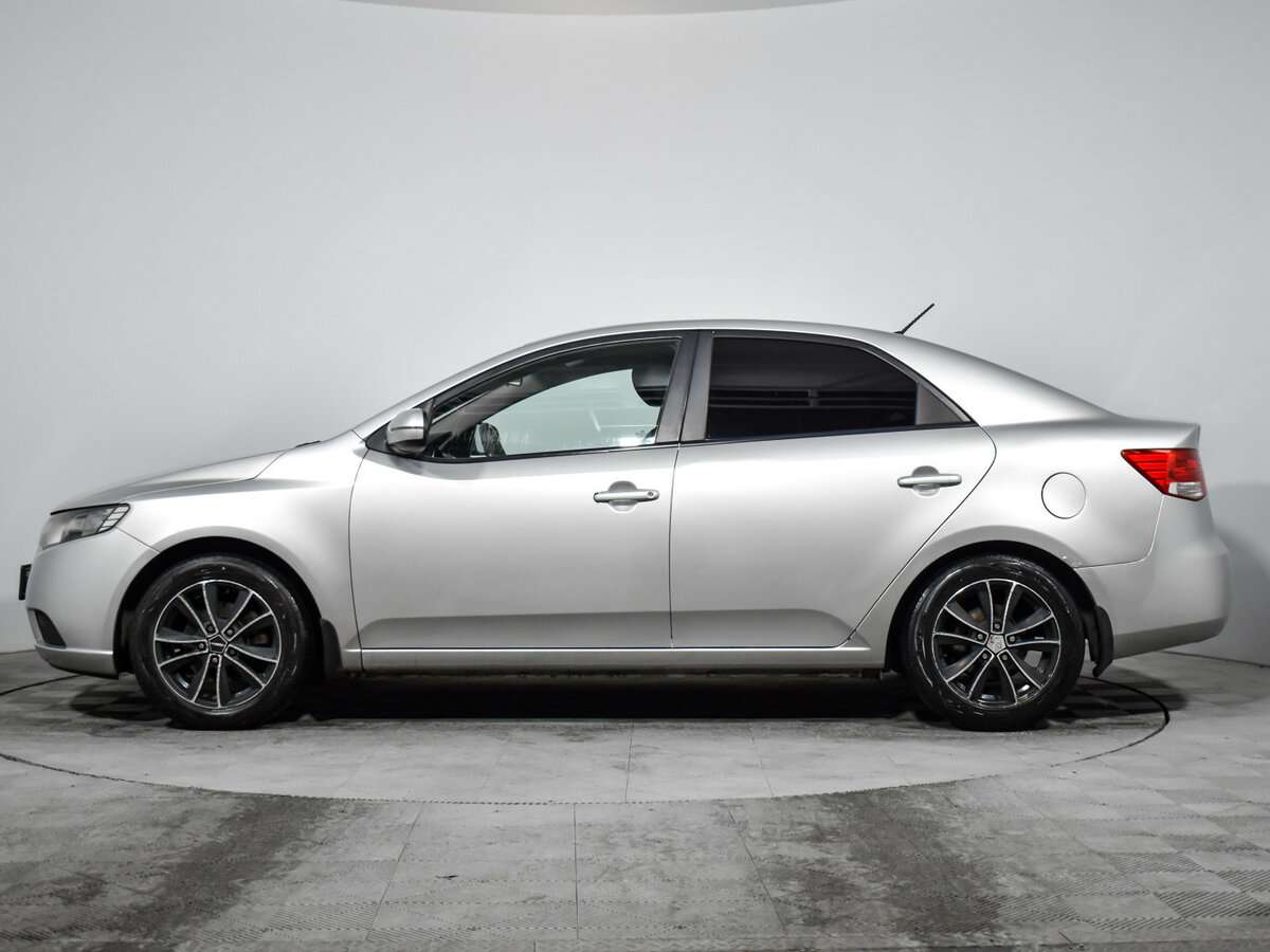 Kia Cerato с пробегом — 2010 год. Фото: #7