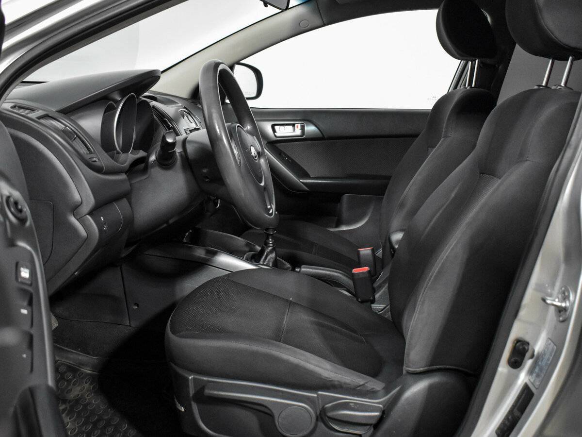 Kia Cerato с пробегом — 2010 год. Фото: #9