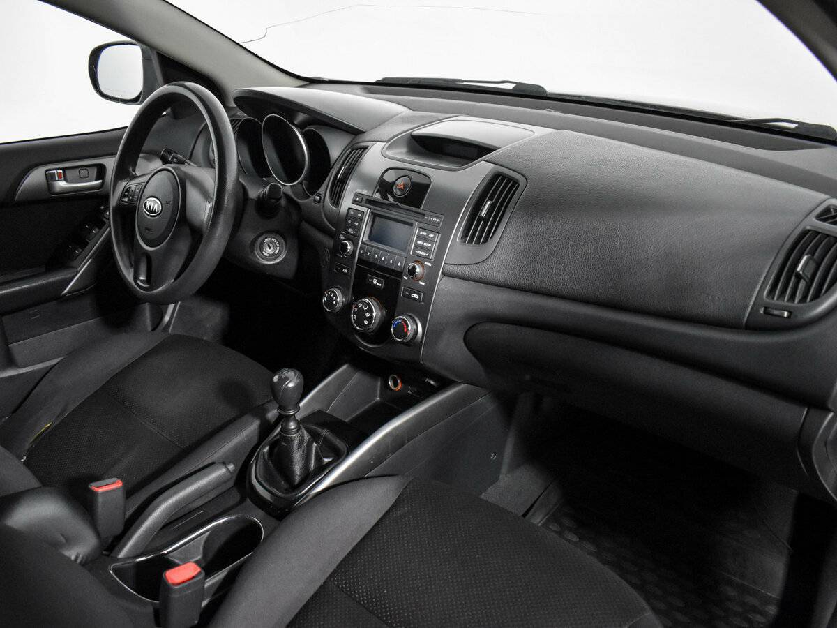 Kia Cerato с пробегом — 2010 год. Фото: #11