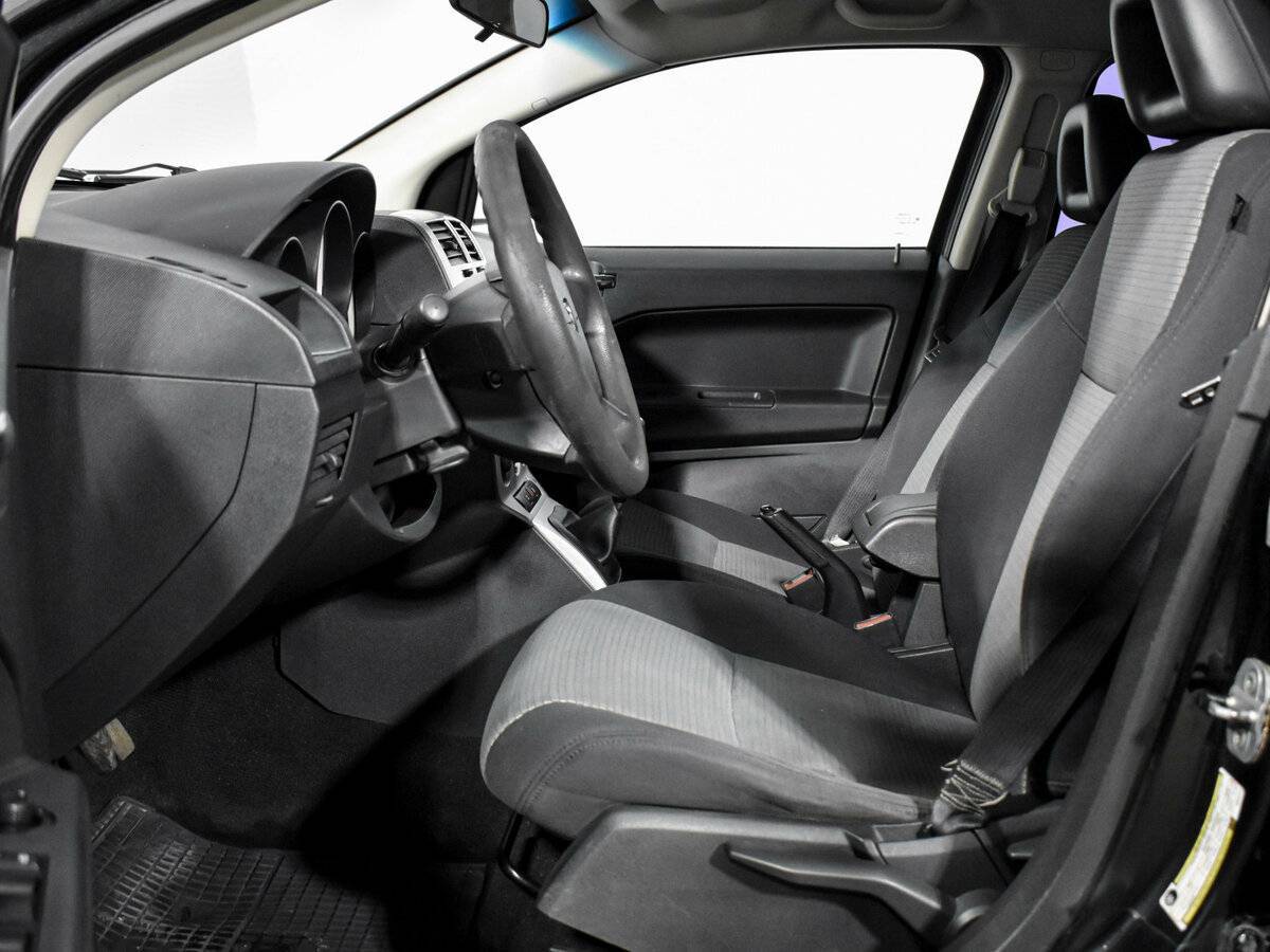 Dodge Caliber с пробегом — 2007 год. Фото: #9