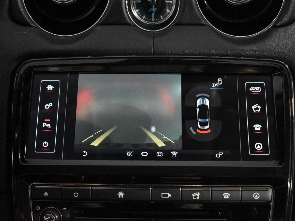 Jaguar XJ с пробегом — 2016 год. Фото: #22