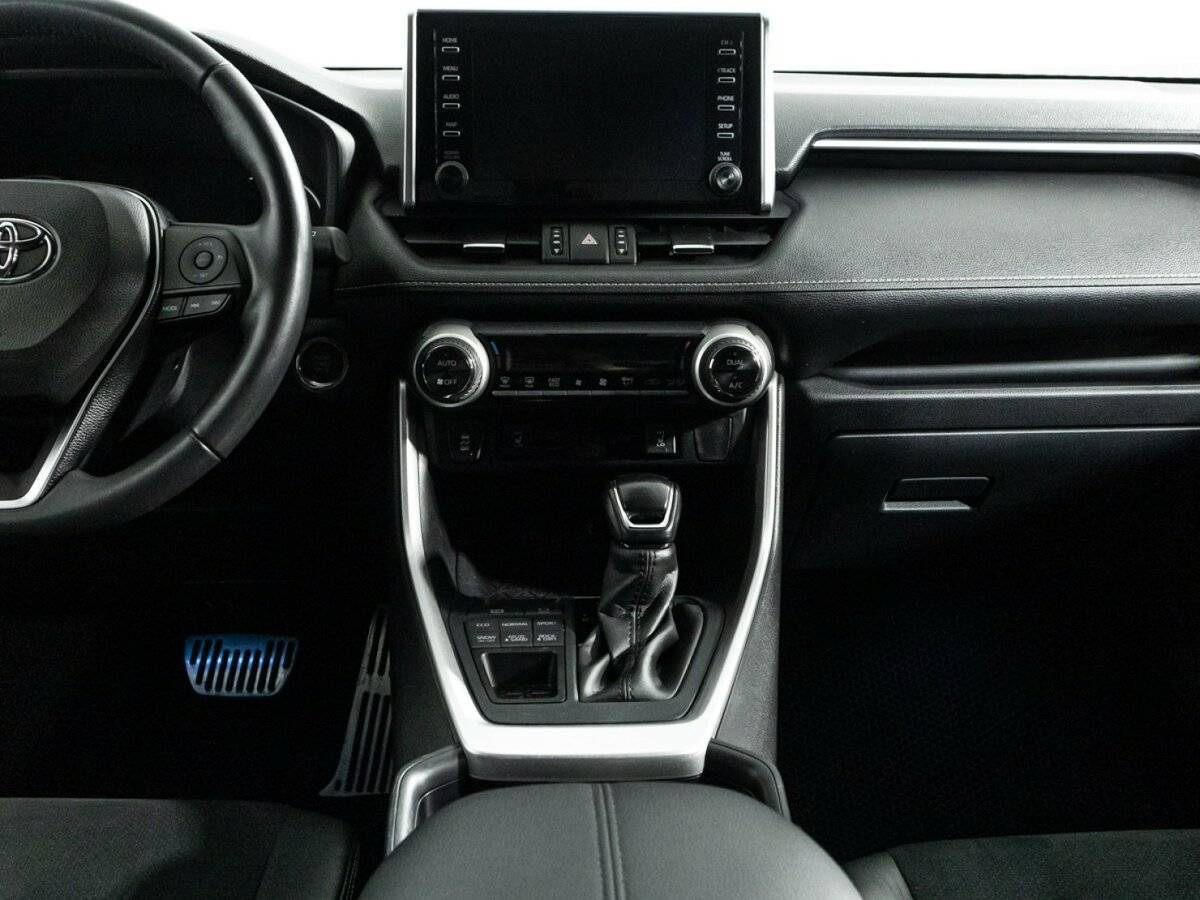 Toyota RAV4 с пробегом — 2020 год. Фото: #13