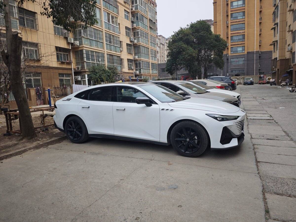 Changan UNI-V с пробегом — 2022 год. Фото: #2