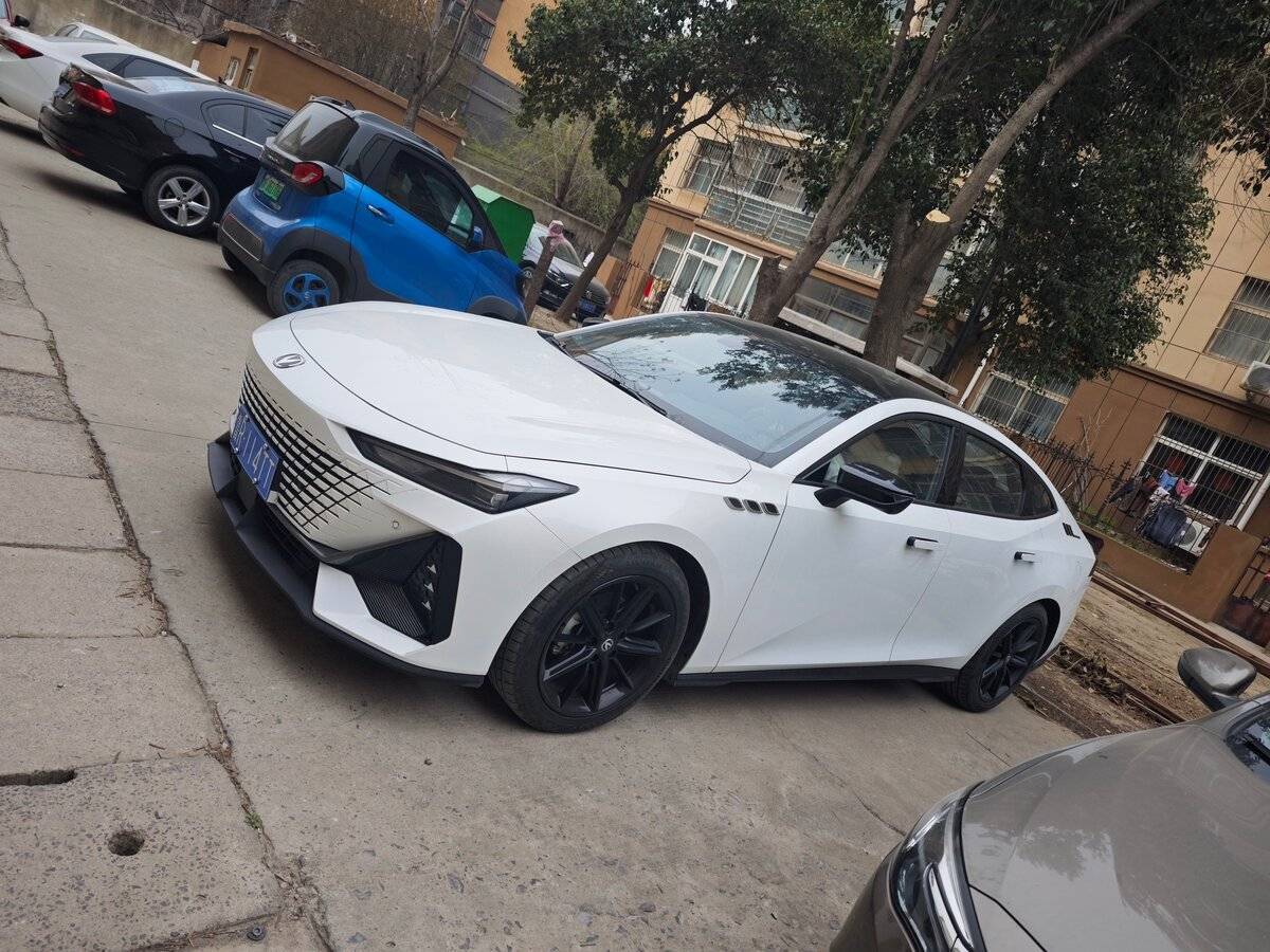 Changan UNI-V с пробегом — 2022 год. Фото: #3