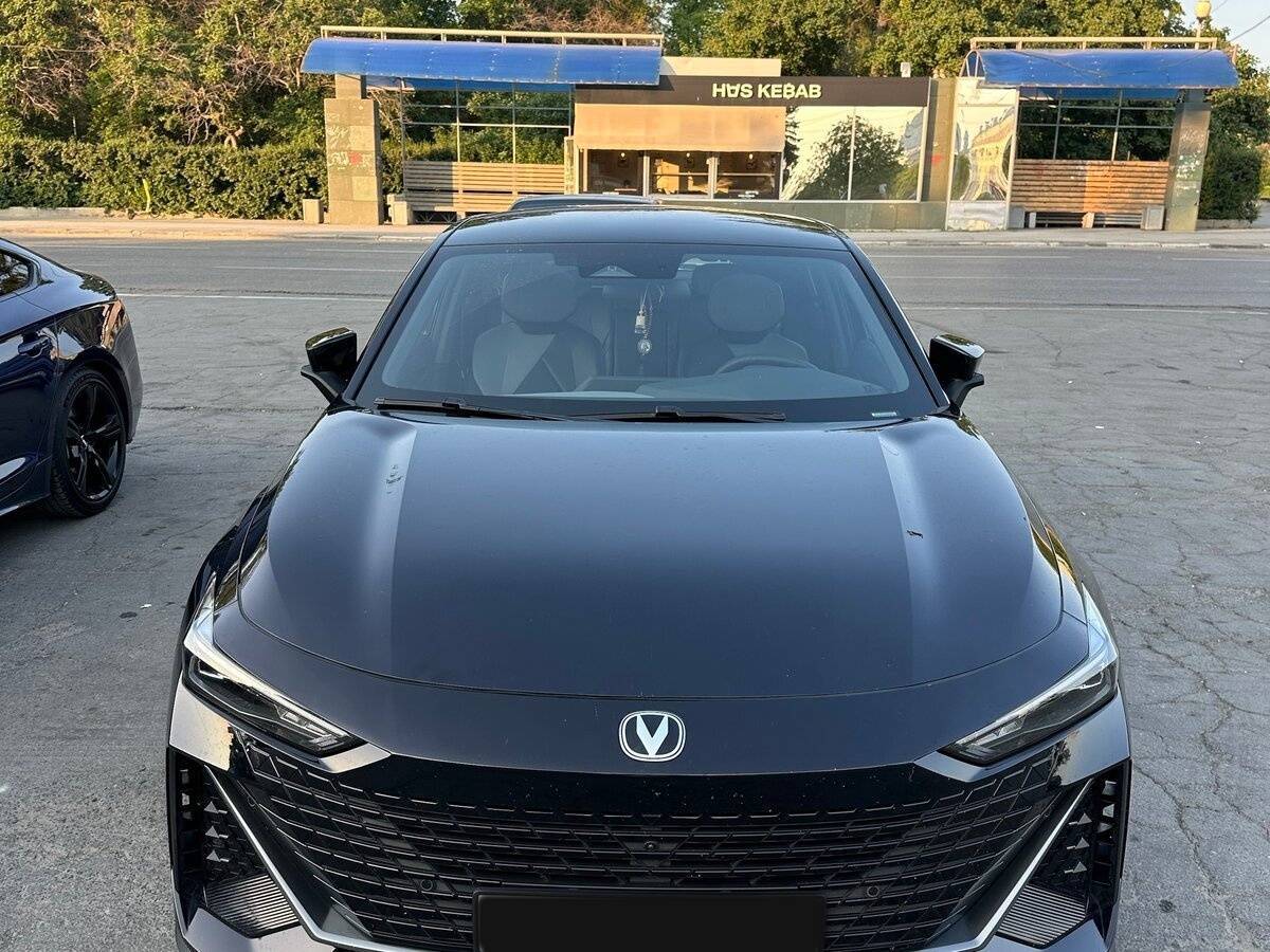 Changan UNI-V с пробегом — 2023 год. Фото: #1