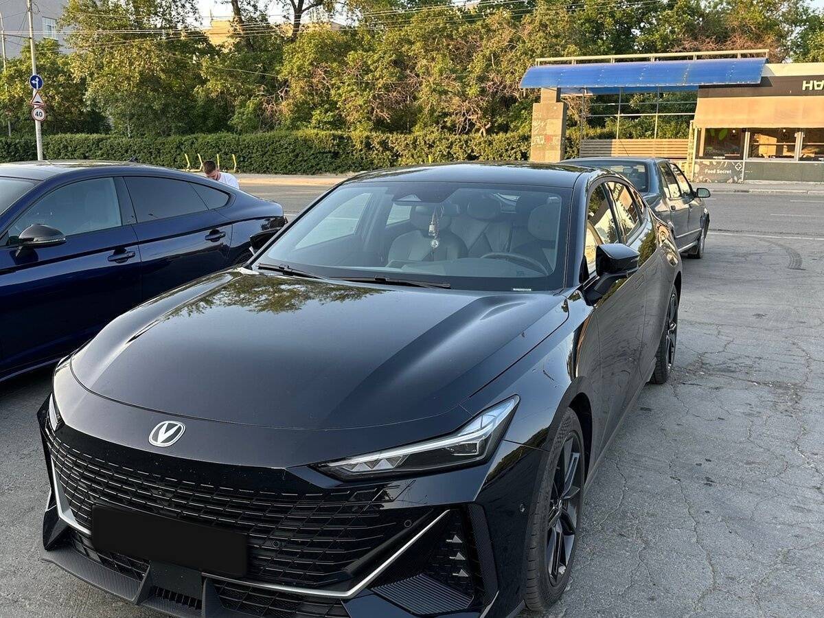 Changan UNI-V с пробегом — 2023 год. Фото: #2