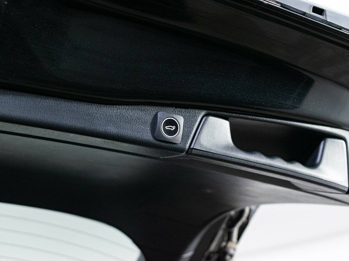 Toyota RAV4 с пробегом — 2023 год. Фото: #9