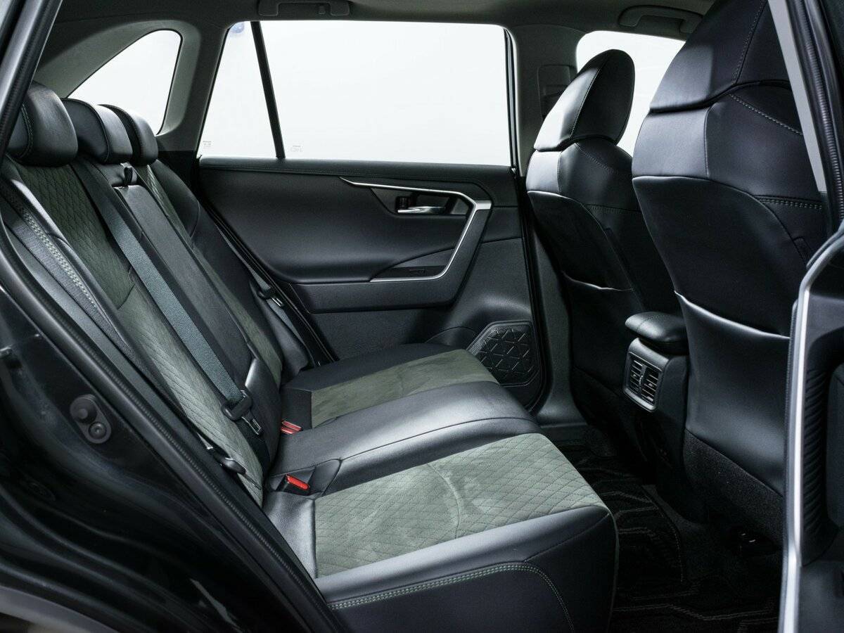 Toyota RAV4 с пробегом — 2023 год. Фото: #12